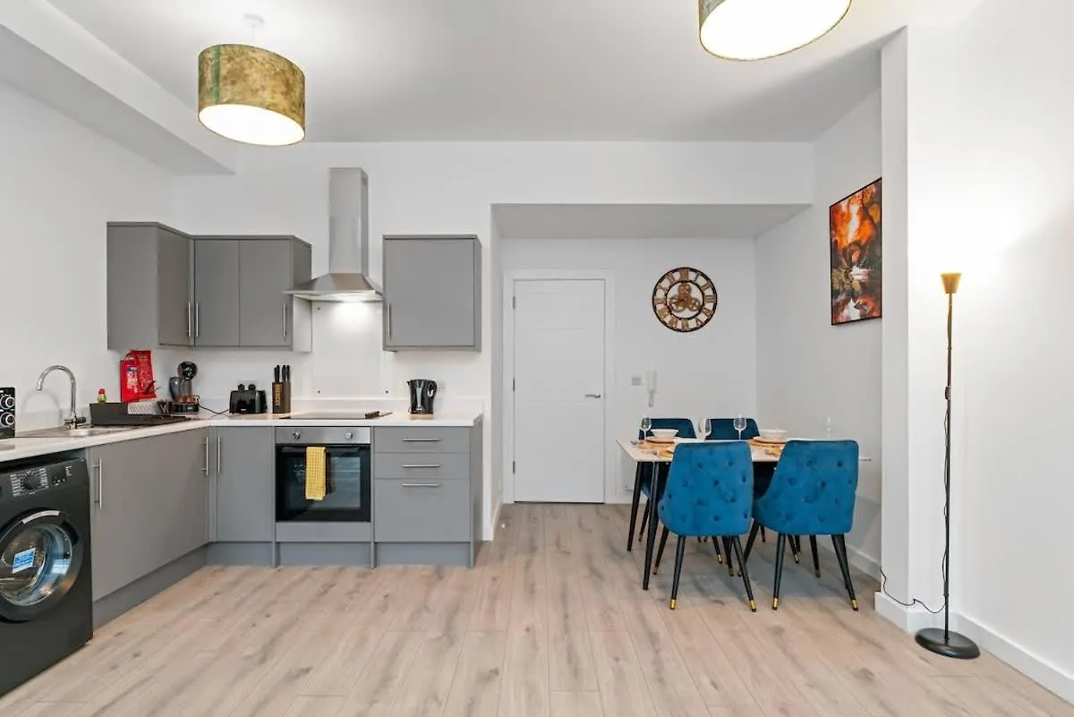 Airy And Modern 1 Bedroom Apartment Walk To Centre 벨파스트