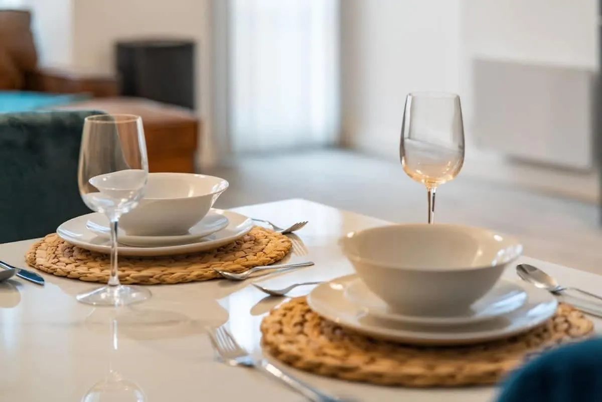 Airy And Modern 1 Bedroom Apartment Walk To Centre 벨파스트