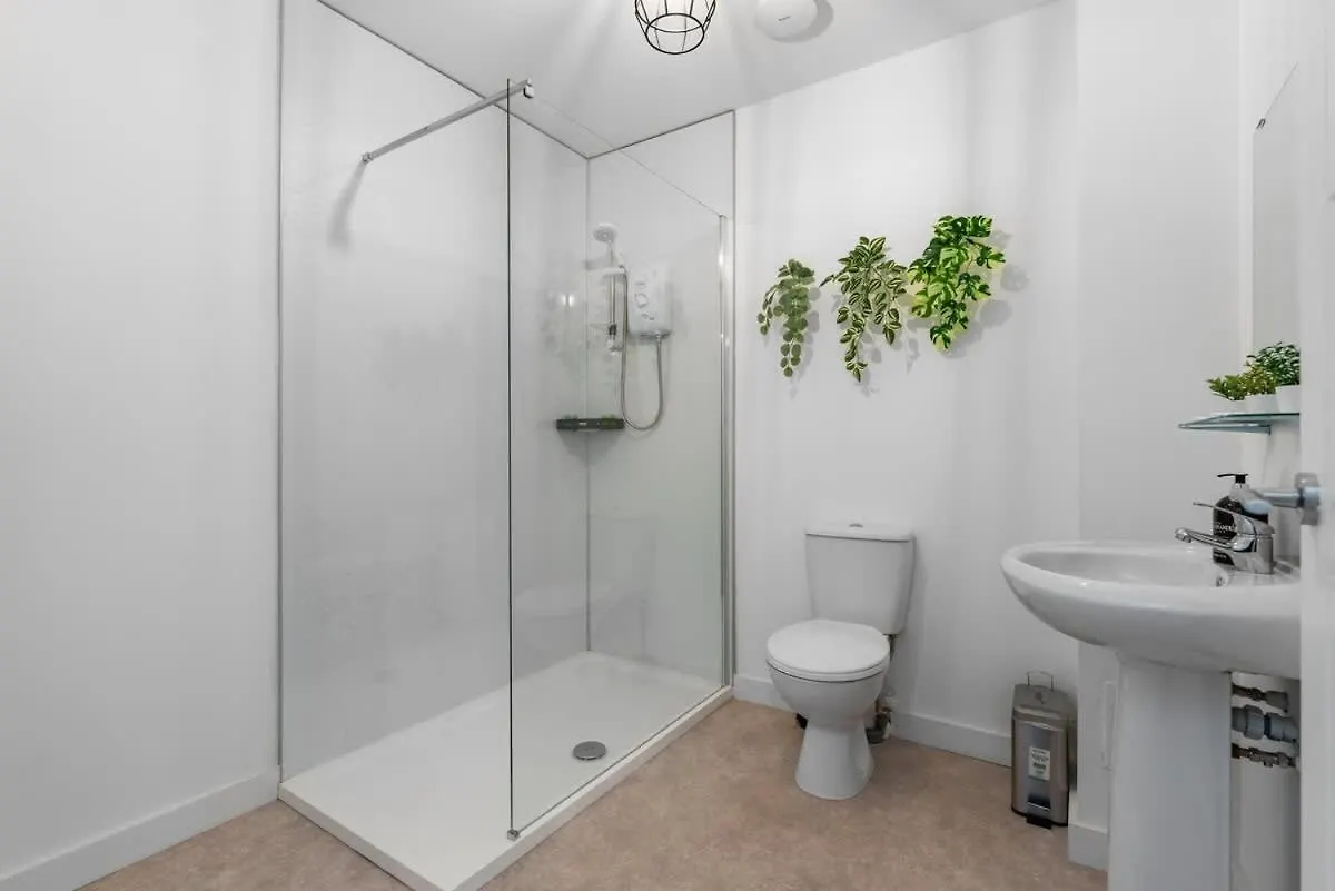 Airy And Modern 1 Bedroom Apartment Walk To Centre 벨파스트 0*,  영국