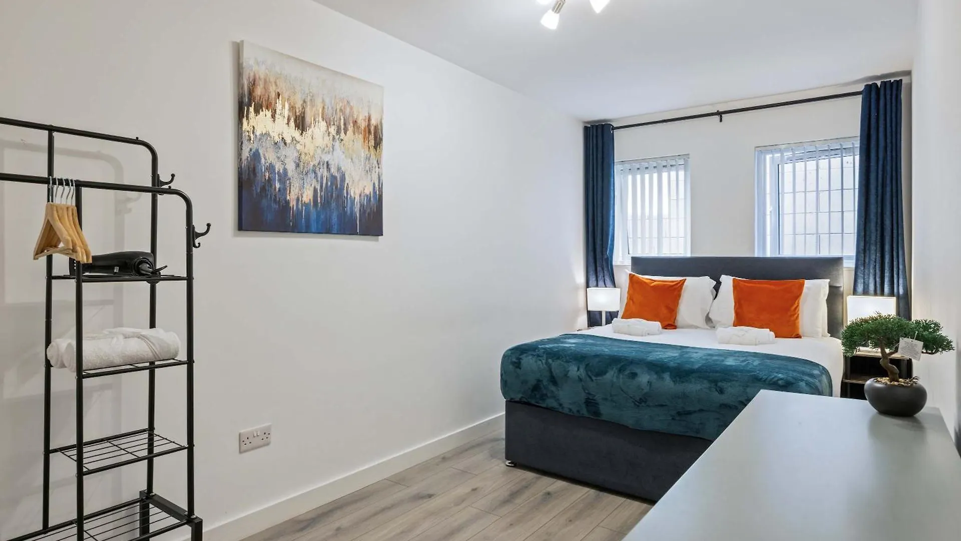Airy And Modern 1 Bedroom Apartment Walk To Centre 벨파스트 펜션